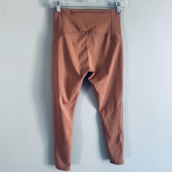 MOVE THEORY tan leggings with pockets - Picture 3 of 3